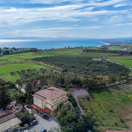 Hotel Ristorante L'Orizzonte Le Castella  Esterno foto