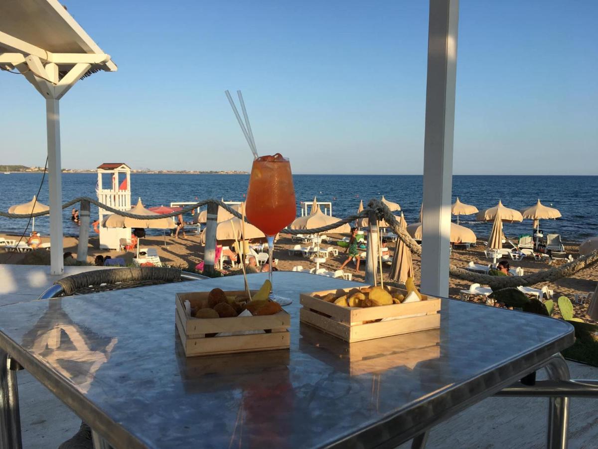 Hotel Ristorante L'Orizzonte Le Castella  Esterno foto