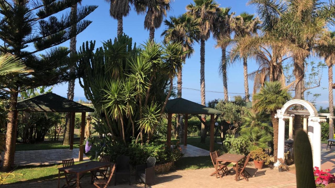 Hotel Ristorante L'Orizzonte Le Castella  Esterno foto