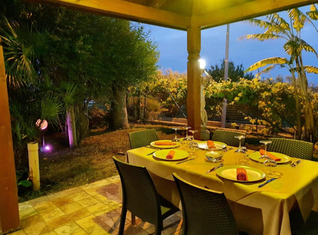 Hotel Ristorante L'Orizzonte Le Castella  Esterno foto