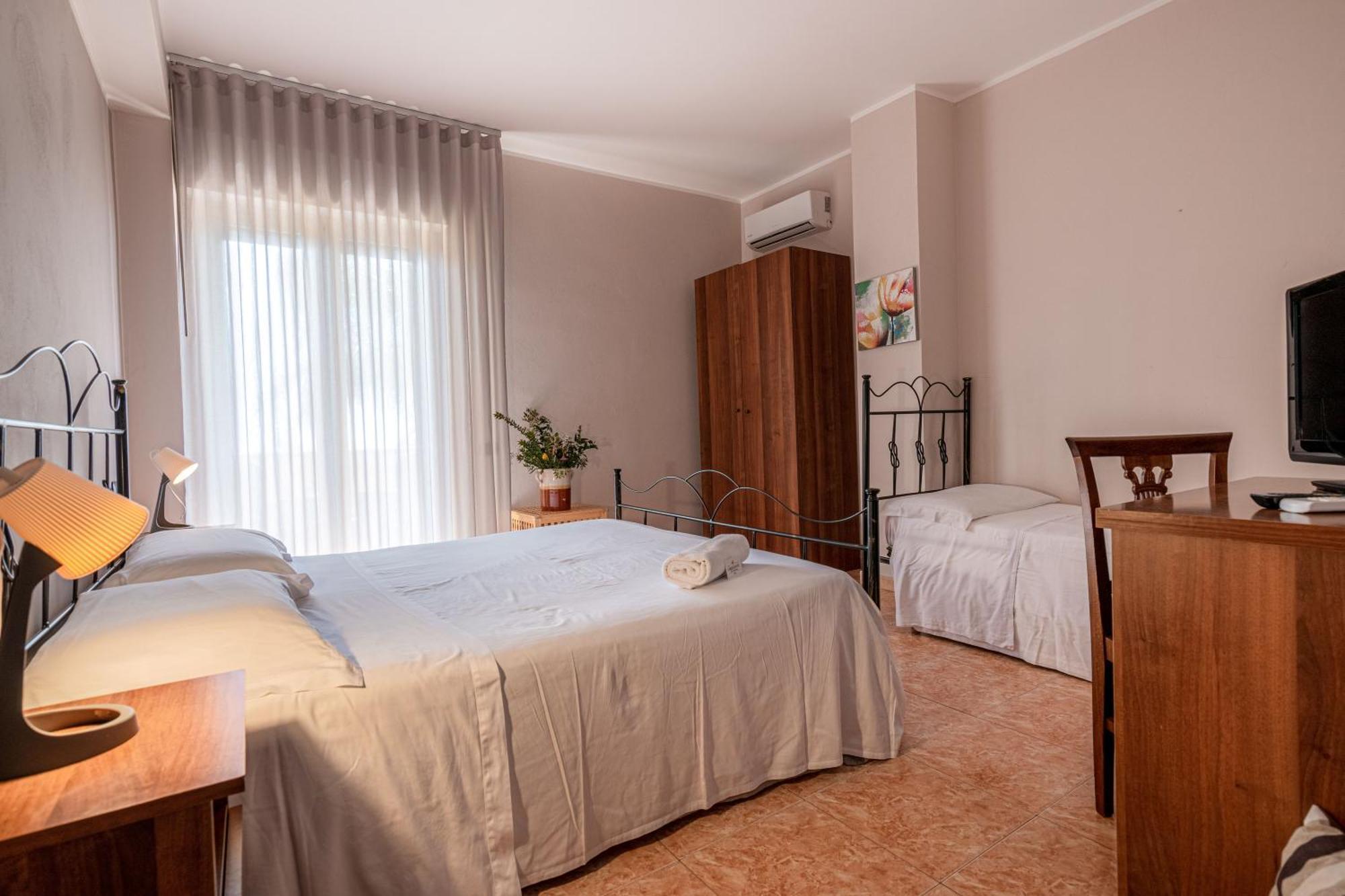 Hotel Ristorante L'Orizzonte Le Castella  Esterno foto