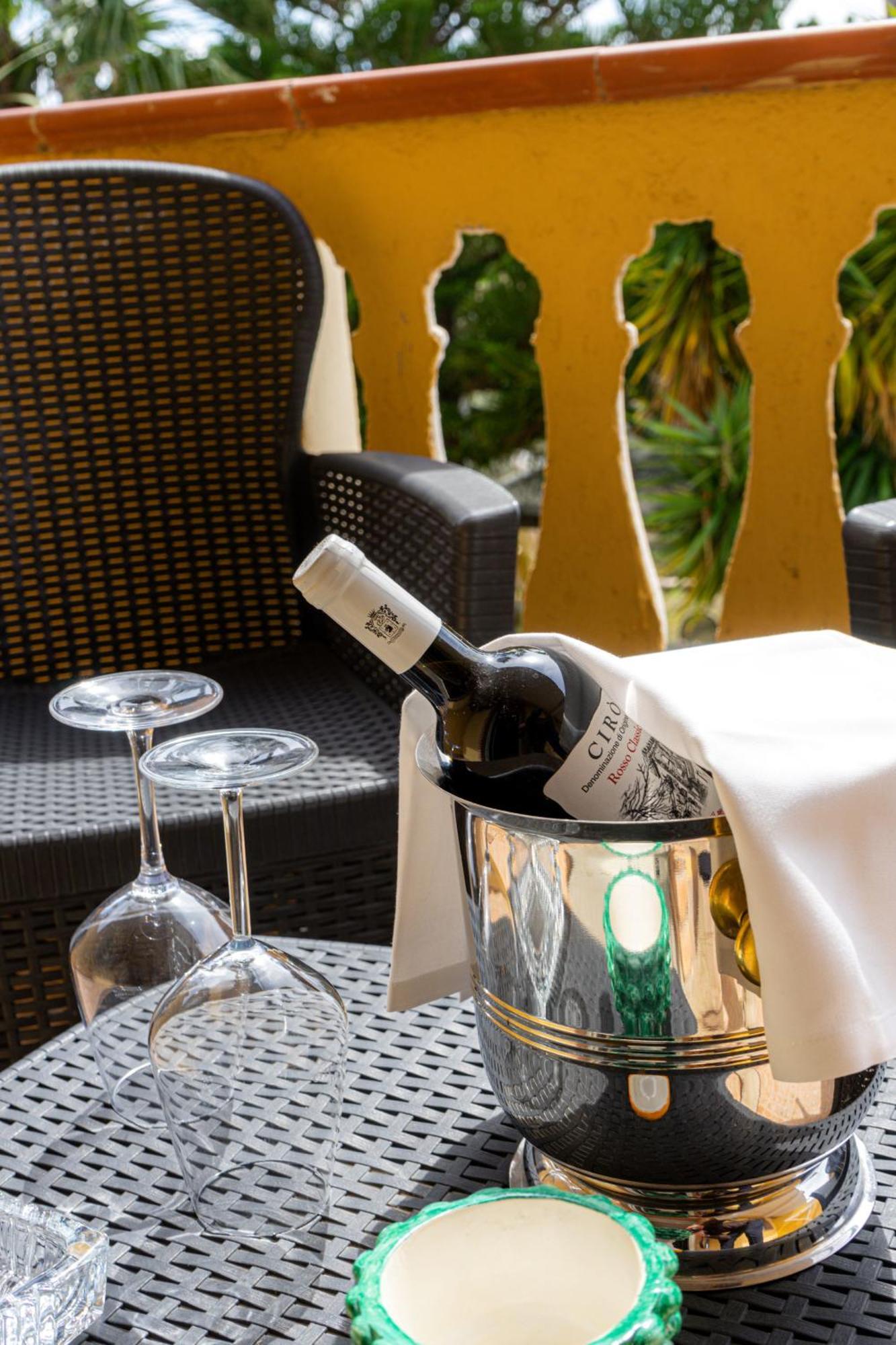 Hotel Ristorante L'Orizzonte Le Castella  Esterno foto