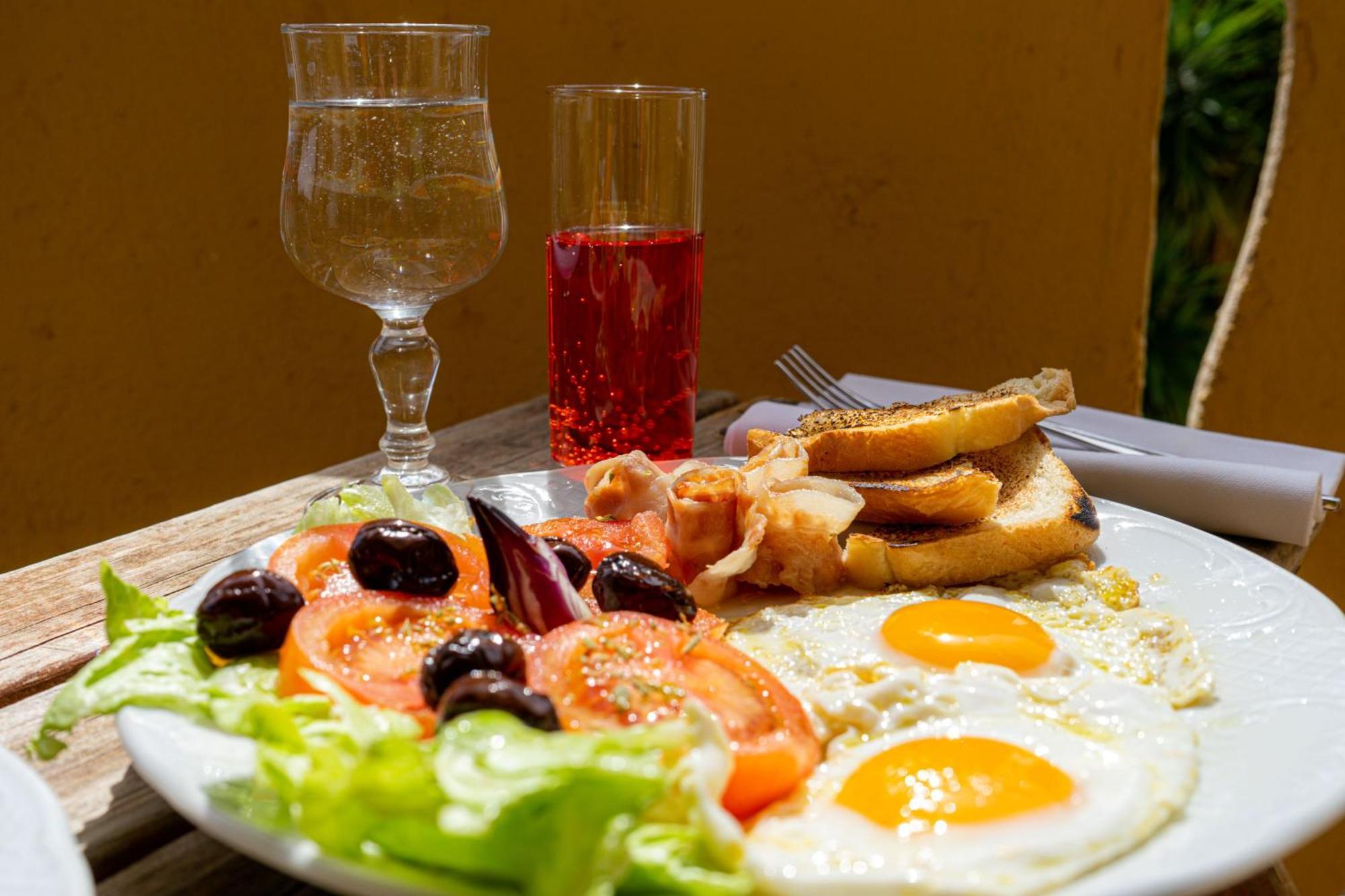 Hotel Ristorante L'Orizzonte Le Castella  Esterno foto