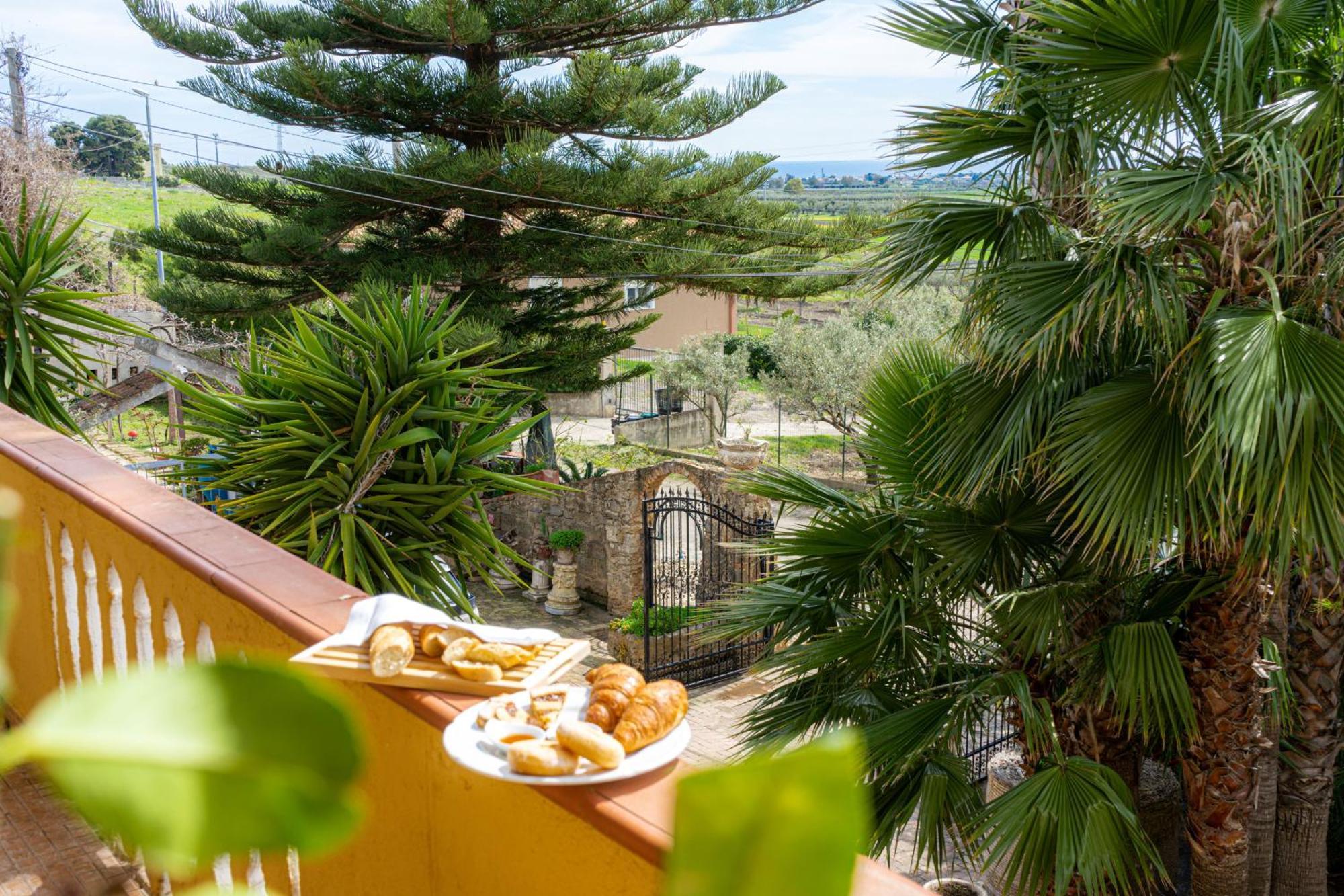 Hotel Ristorante L'Orizzonte Le Castella  Esterno foto