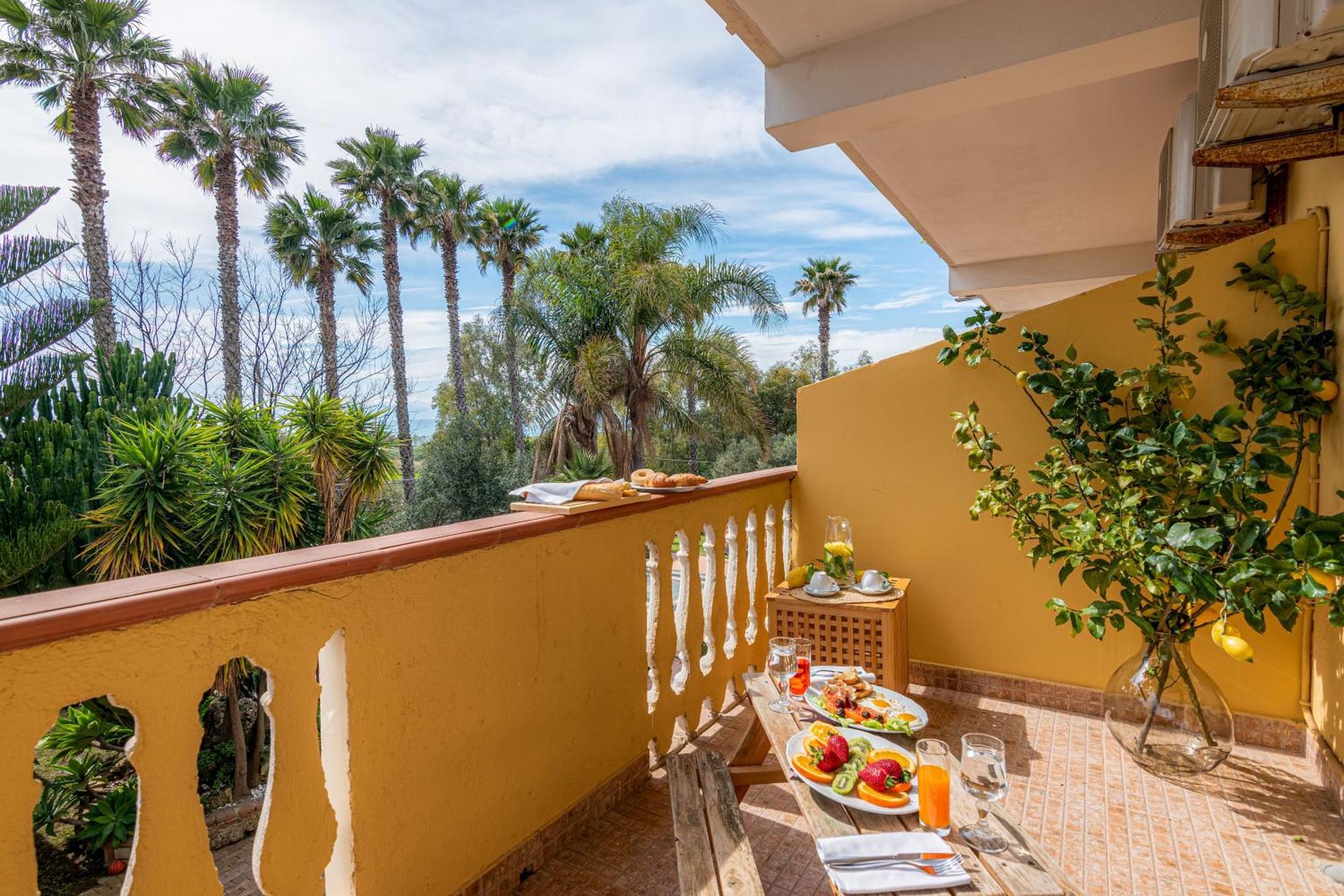 Hotel Ristorante L'Orizzonte Le Castella  Esterno foto