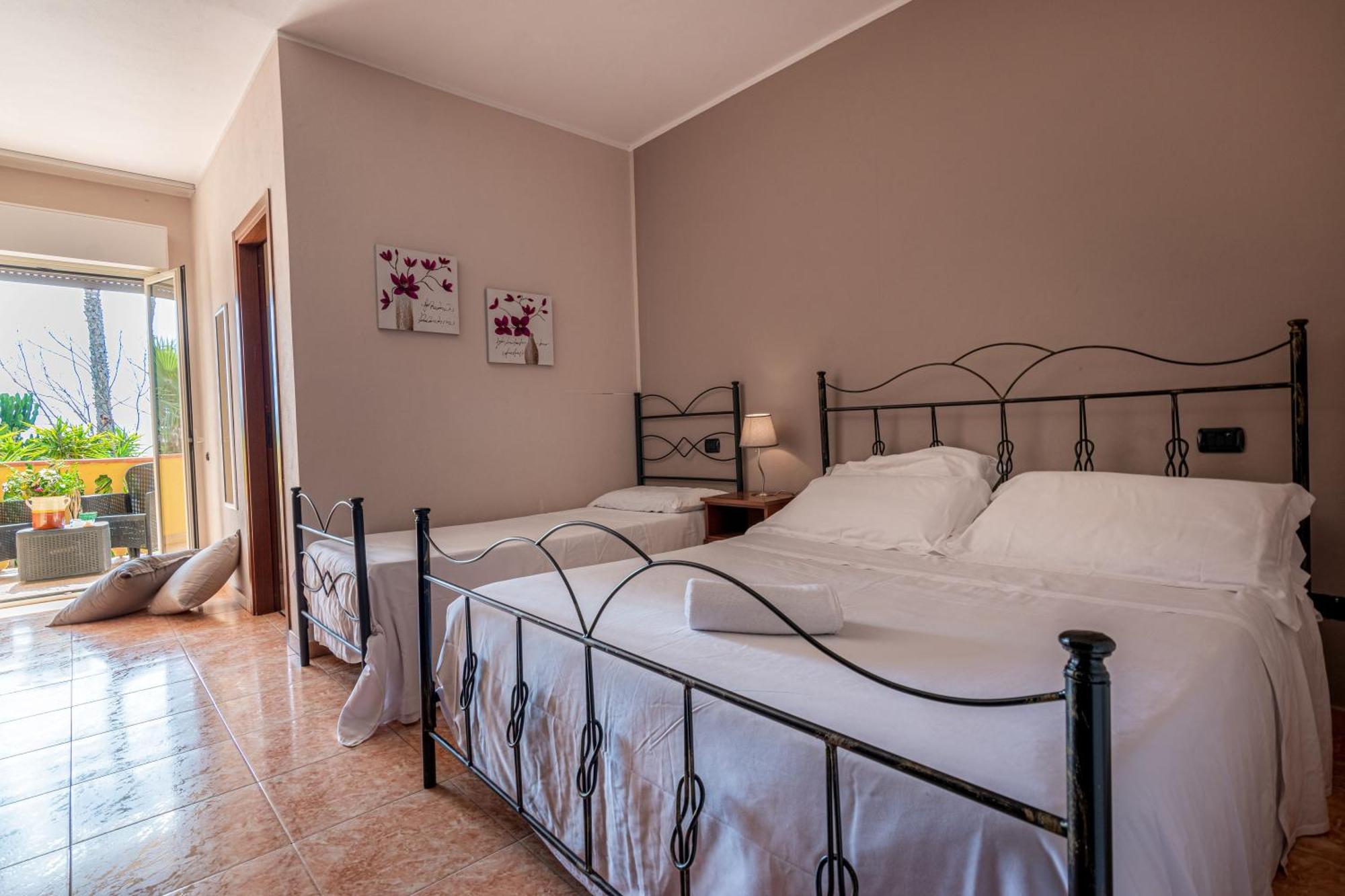 Hotel Ristorante L'Orizzonte Le Castella  Esterno foto