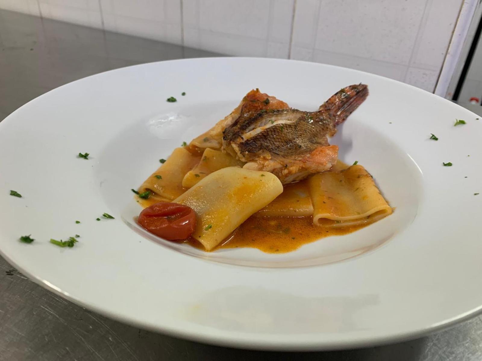 Hotel Ristorante L'Orizzonte Le Castella  Esterno foto