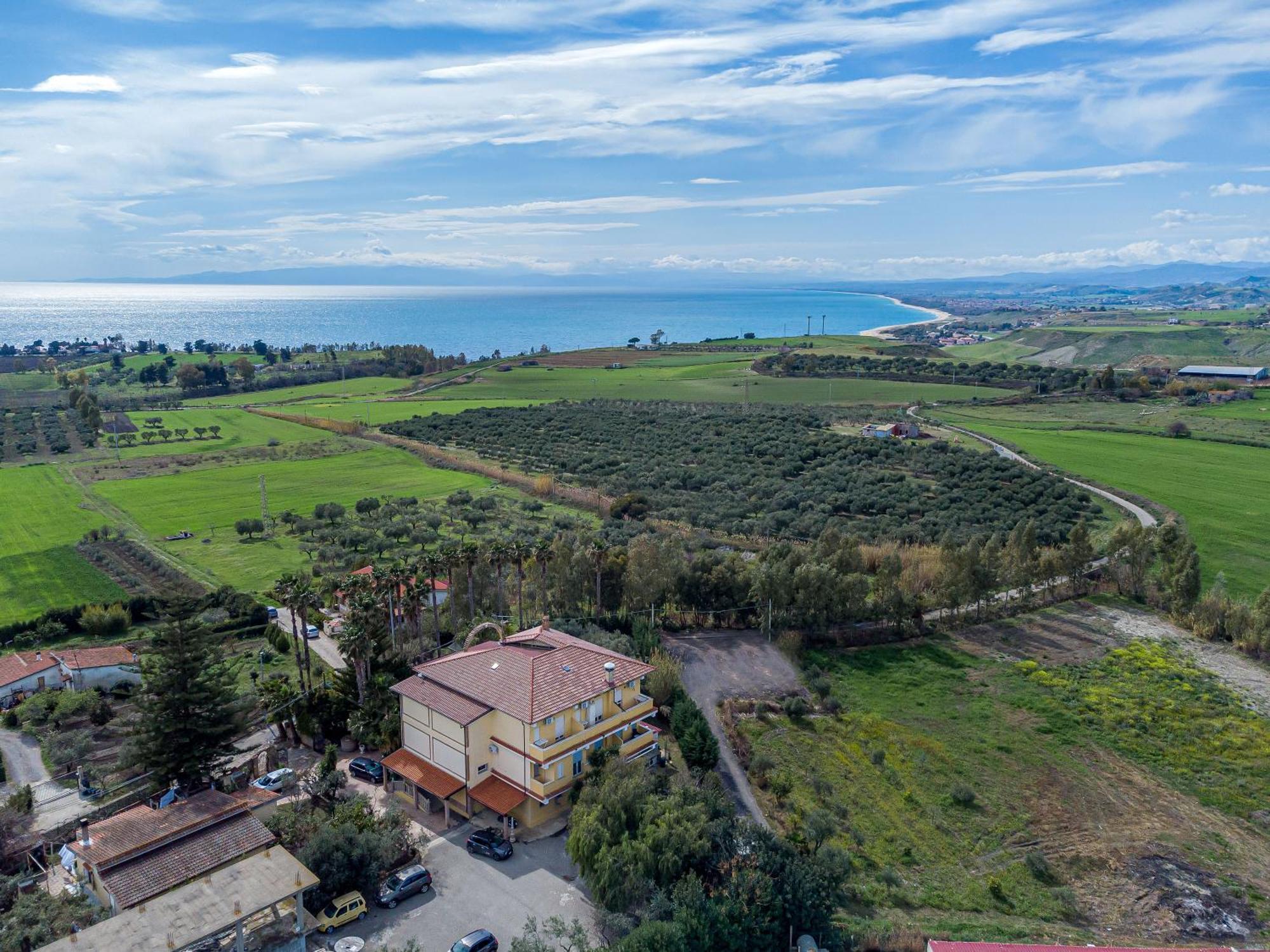 Hotel Ristorante L'Orizzonte Le Castella  Esterno foto