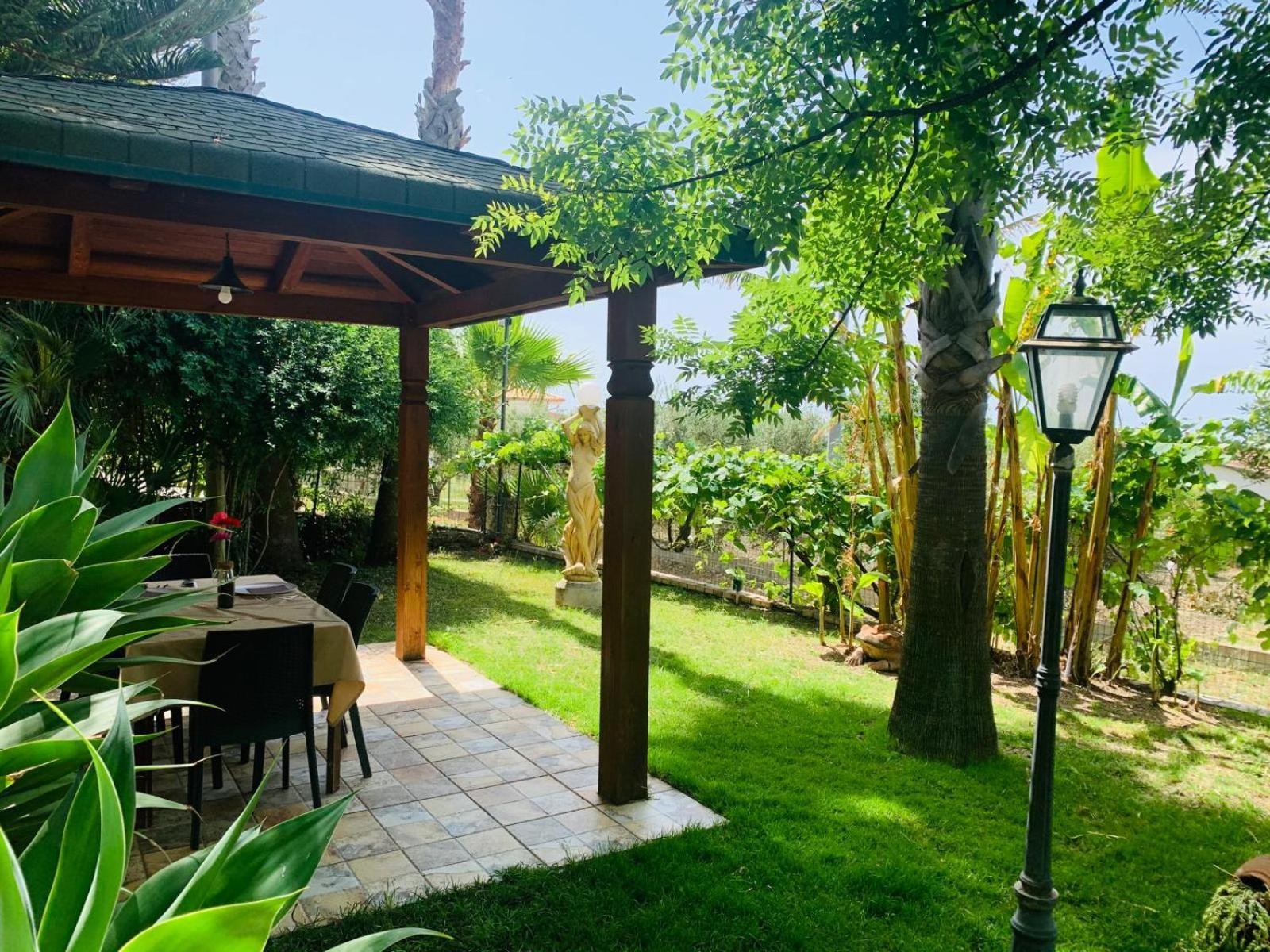 Hotel Ristorante L'Orizzonte Le Castella  Esterno foto
